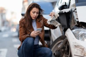 A car accident victim calling her lawyer in Grapevine.